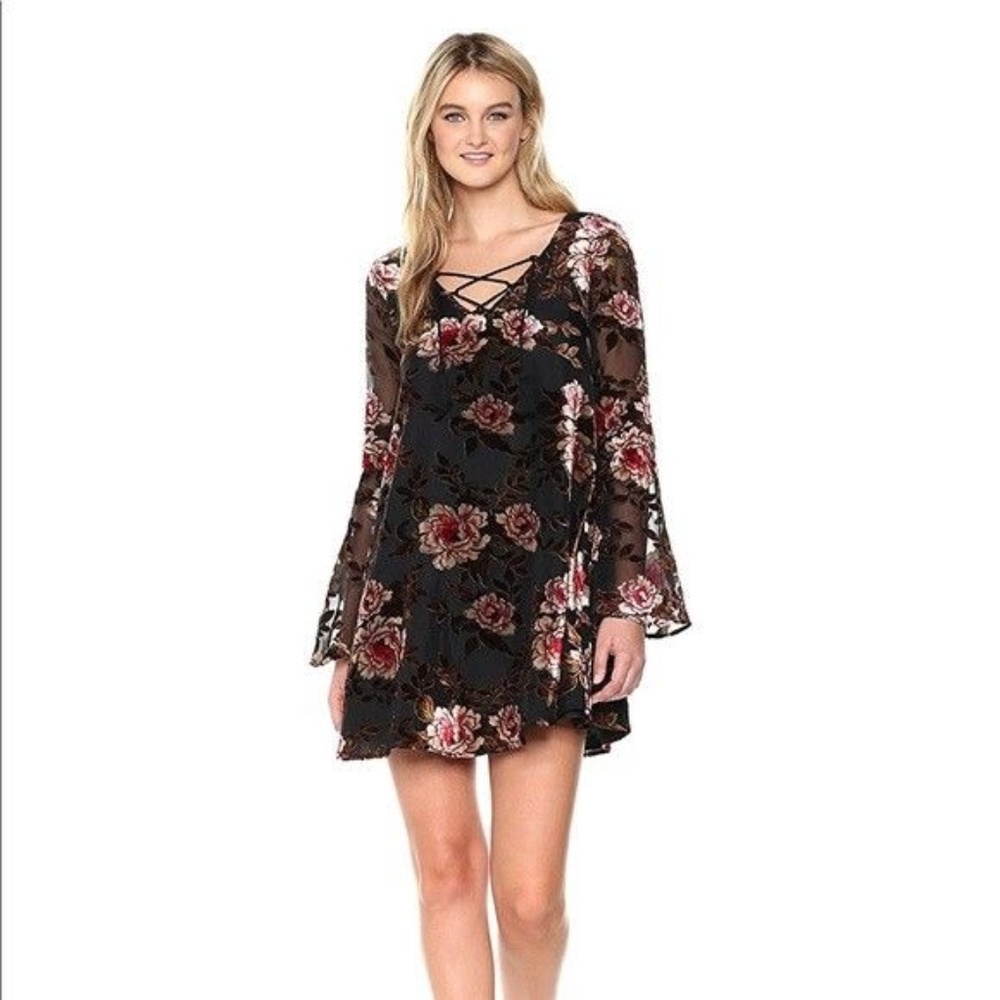 Cupcakes and Cashmere DressFloral Applique DEFECT